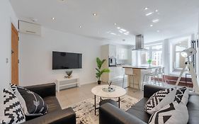 Stylish Two Bedroom Apartment By Central London With Garden