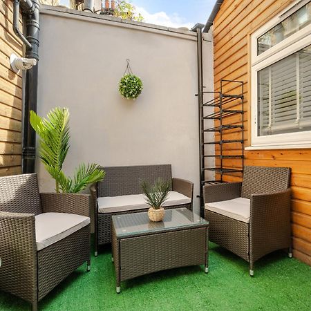 Stylish Two Bedroom Apartment By Central London With Garden Exterior foto
