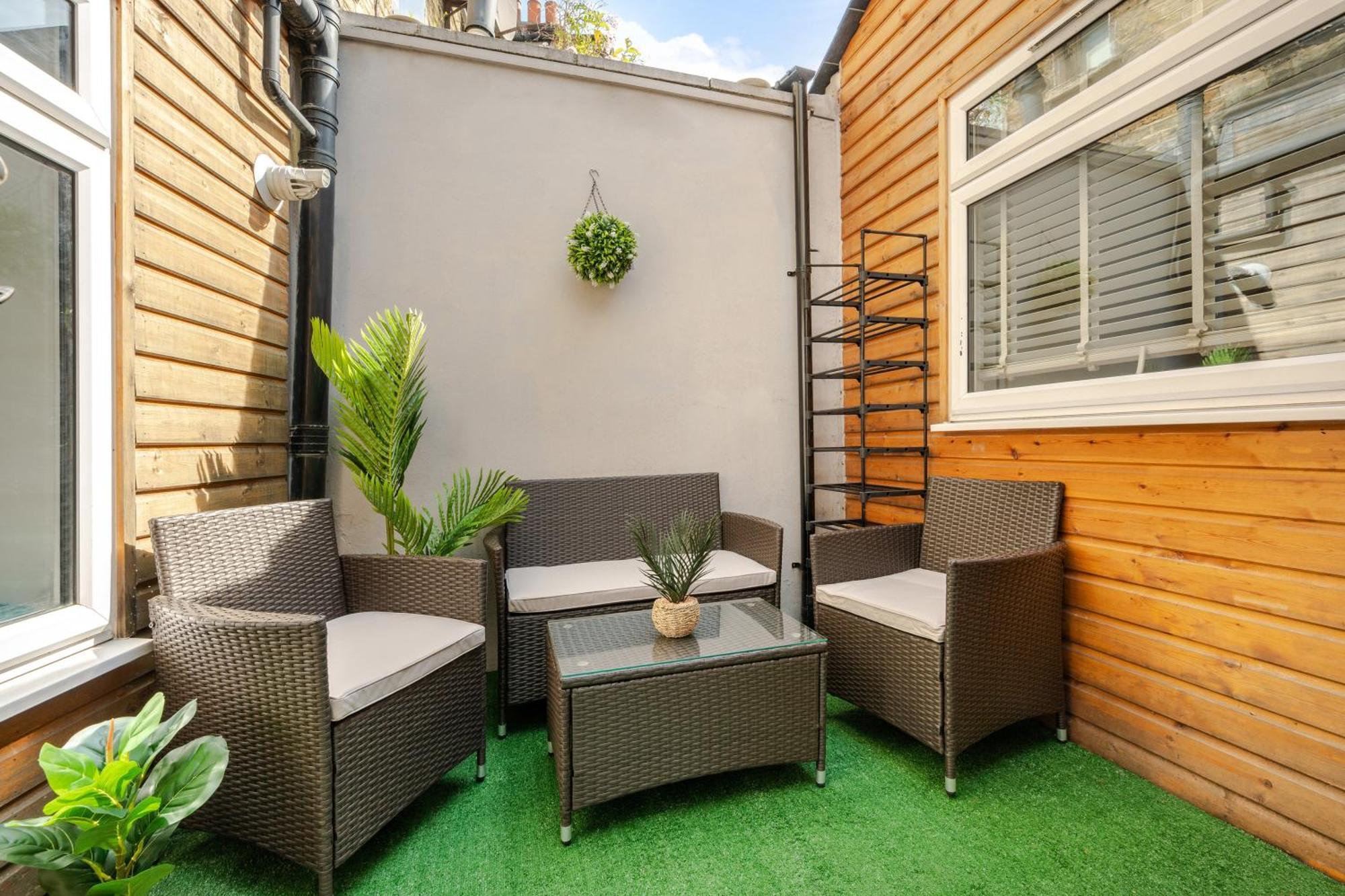 Stylish Two Bedroom Apartment By Central London With Garden Exterior foto